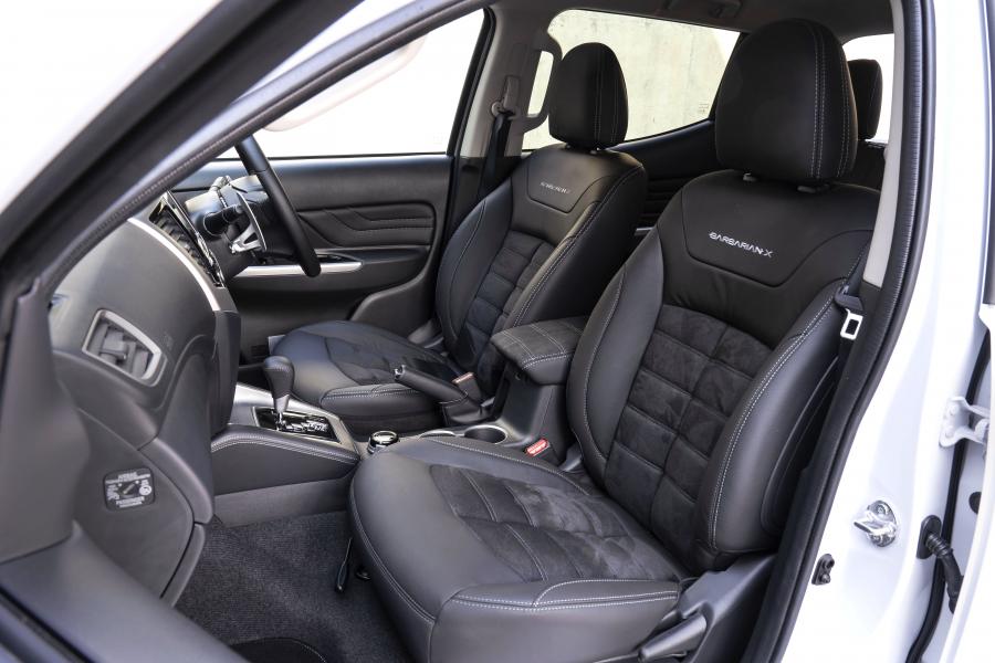 Интерьер Mitsubishi L200 Barbarian X Double Cab 2019 года  (UK) (фото 27 из 40)